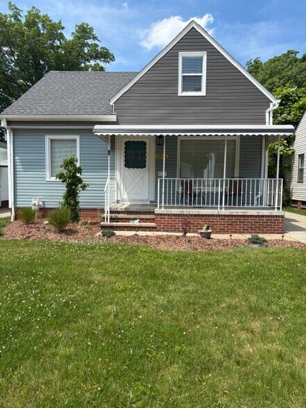 Building Photo - 2506 Torrington Ave