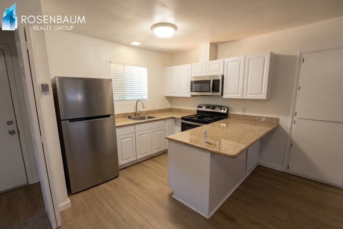 Building Photo - 3016 N Yavapai Rd E