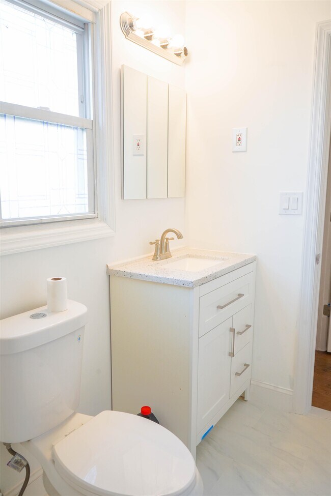 Building Photo - 300 Cator Ave