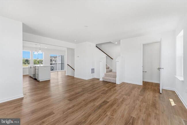 Building Photo - 501 Fontana Cir
