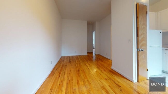 Building Photo - 425 E 65th St