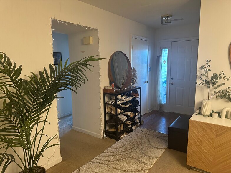 Building Photo - 290 Patriot Ln