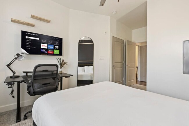 Building Photo - 5250 Town and Country Blvd