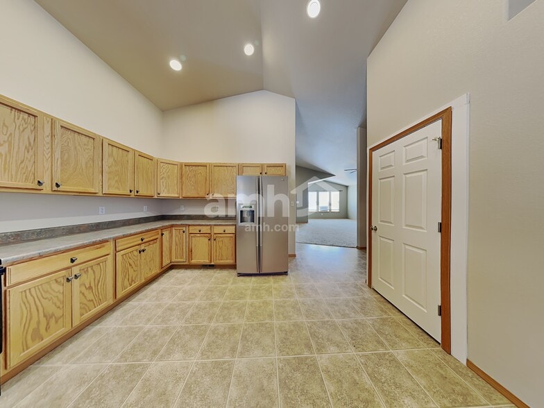 Building Photo - 7606 Cholla Ct