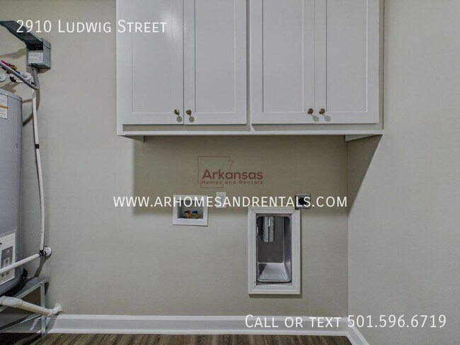 Building Photo - 2910 Ludwig St