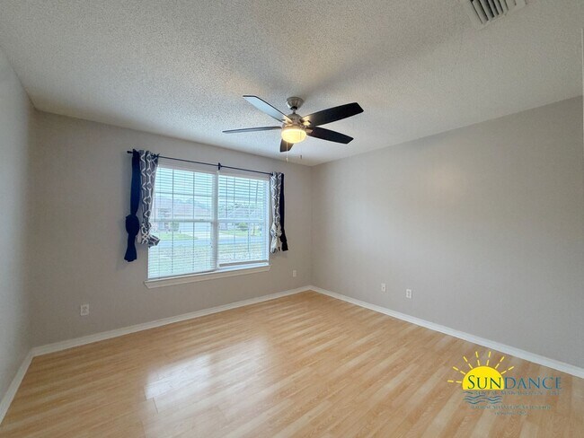 Building Photo - Charming 3 Bedroom Home in Mary Esther near Hurlburt Field!