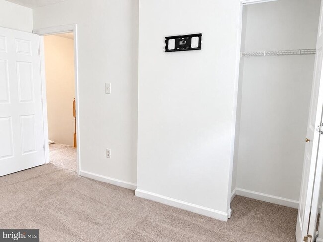 Building Photo - 8720 Thornbrook Dr