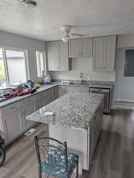 Kitchen - 960 E 2680 N
