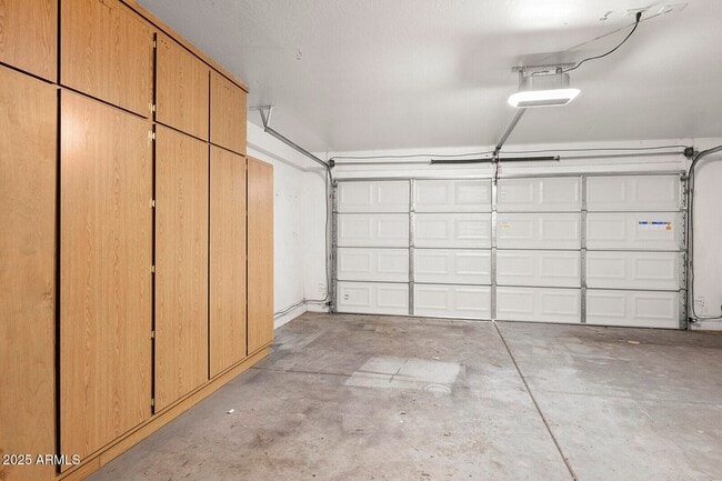 Building Photo - 3297 E Warbler Rd