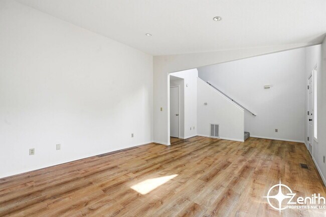 Building Photo - 15608 NE 44th St