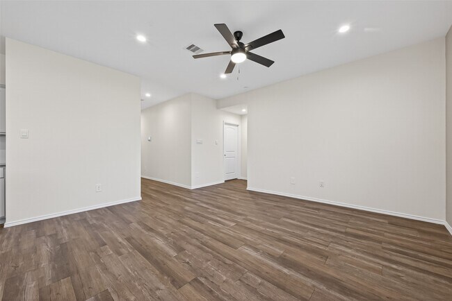Building Photo - 11933 Summer Oak Trl