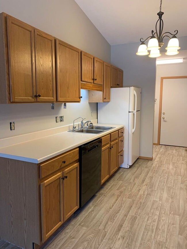 Building Photo - Prairie Mill Townhomes