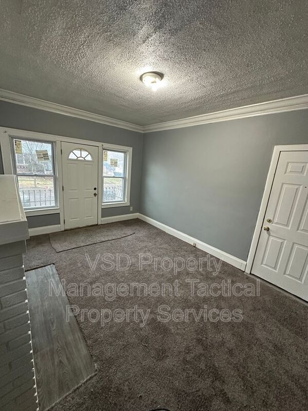 Building Photo - 3289 E 143rd St