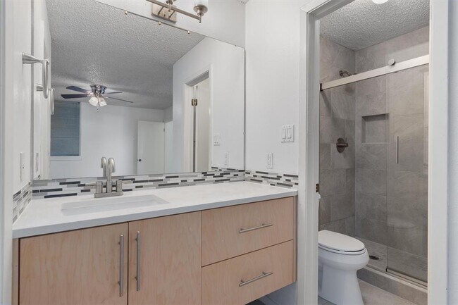 Building Photo - 3610 Fleetwood Dr