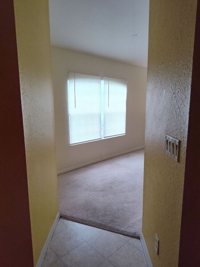 Building Photo - Inviting 3 Bedroom, 2 Bath Home in Desirab...