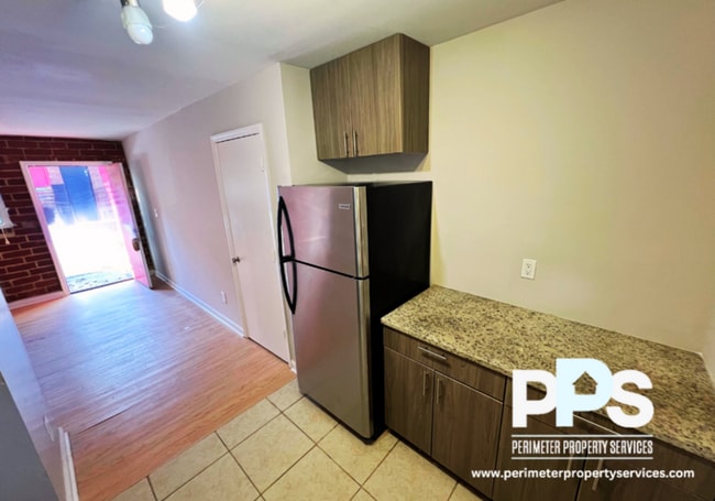 Primary Photo - 221 Lampkin St