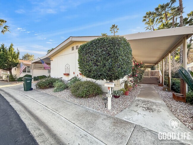 Building Photo - Beautiful 2B/2BA 55+ Community Home w/ AC, Parking, W/D, and Community Amenities!