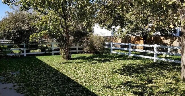 Building Photo - 1509 Chickadee St