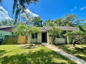 Building Photo - Cute 2/1 Duplex off Alafaya!