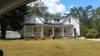 Building Photo - 627 Longview St