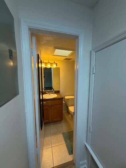 Building Photo - 3094 Plaza Terrace Dr