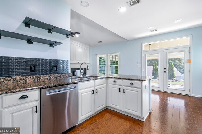 Building Photo - 6461 Edgewater Cove