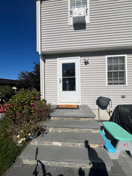 Building Photo - 775 Chicopee St