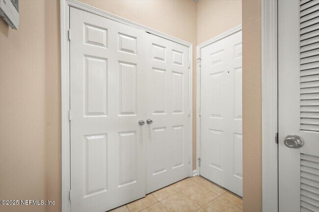 Building Photo - 7990 Baymeadows Cir E