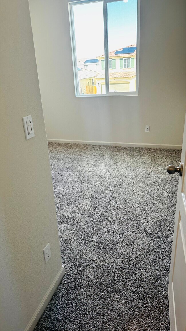 Building Photo - 3078 Feather Rd