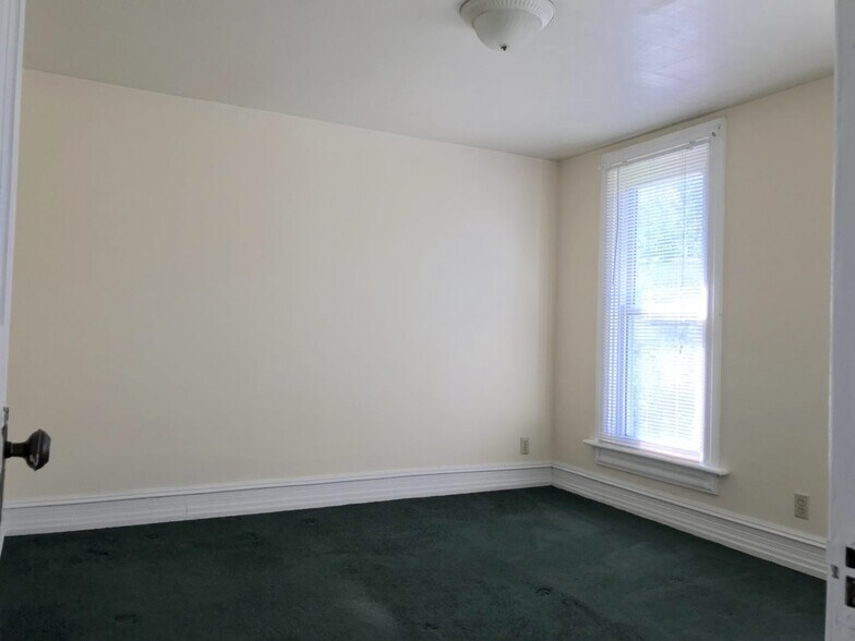 Building Photo - 180 S Jones St