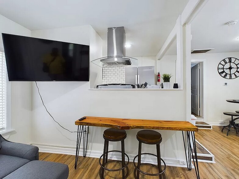 Living Room - 3718 Live Oak St