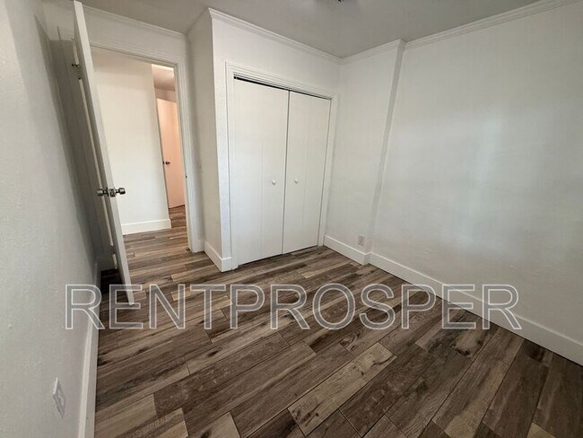 Building Photo - 1130 W Lake Brantley Rd