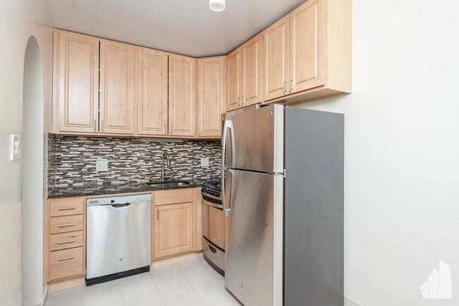 Building Photo - 1824 N Lincoln Park W