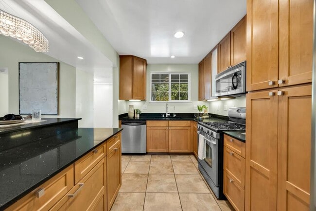 Building Photo - 4330 Baywood Way