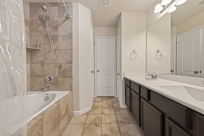 Building Photo - 8314 Columbia Forest Dr