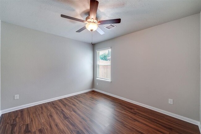 Building Photo - 1042 Tomball Downs Dr