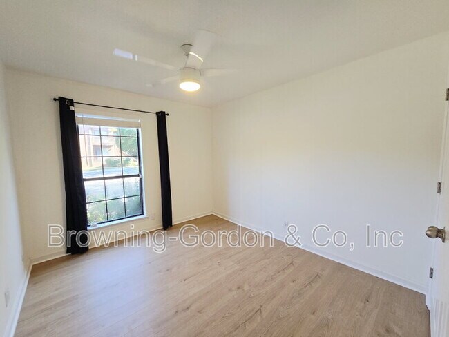 Building Photo - 163 Brooke Castle Dr