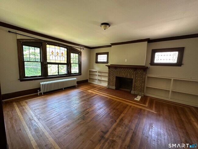 Building Photo - 304 Edgewood St