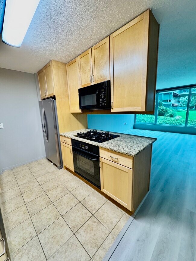 Building Photo - 9655 Woods Dr