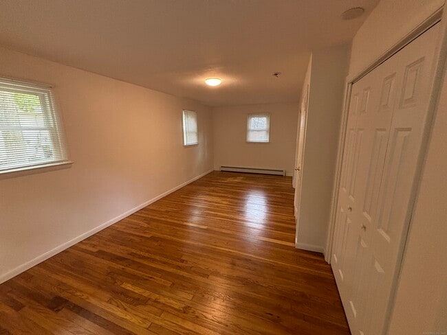 Building Photo - 42 Briarwood Dr