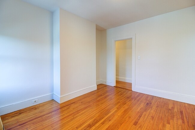 Building Photo - 430 N Main St