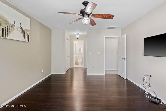 Building Photo - 148 Mizzen Ave