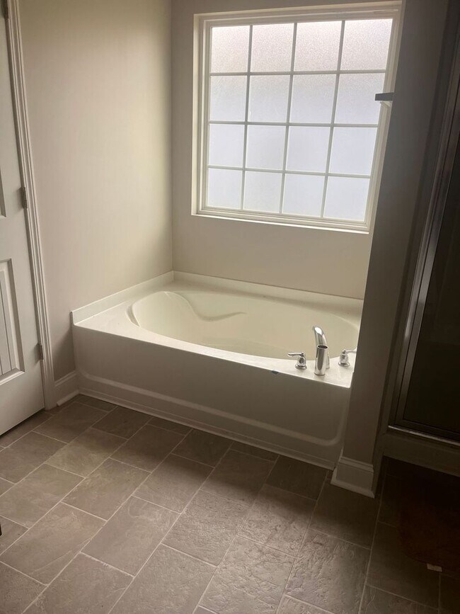 Building Photo - 128 Brasher Dr