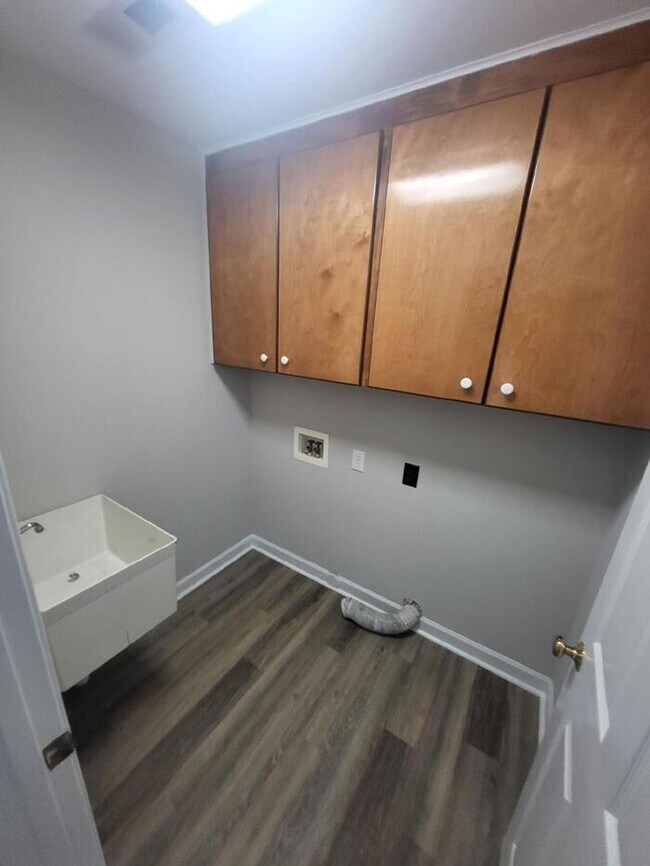 Building Photo - 645 Gardner Rd