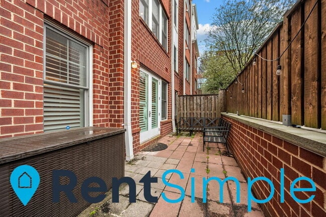 Building Photo - 1418 N Rhodes St