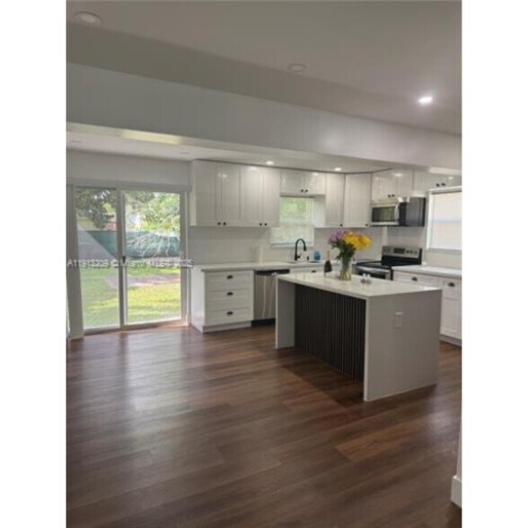 Building Photo - 5636 NW 4th Ave