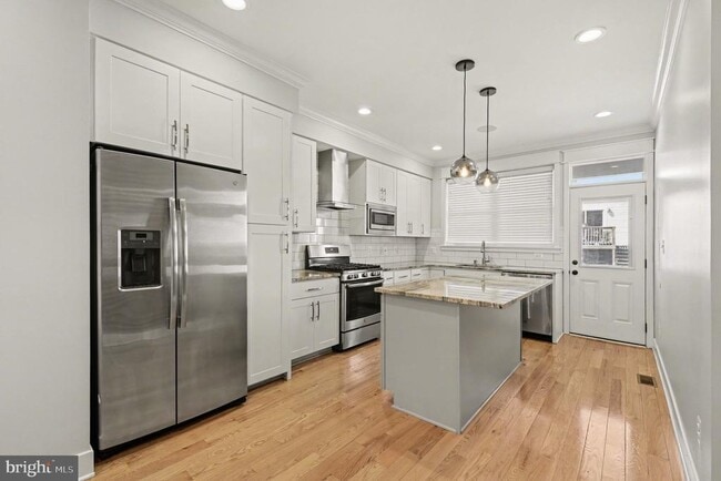 Building Photo - 1814 Jackson St