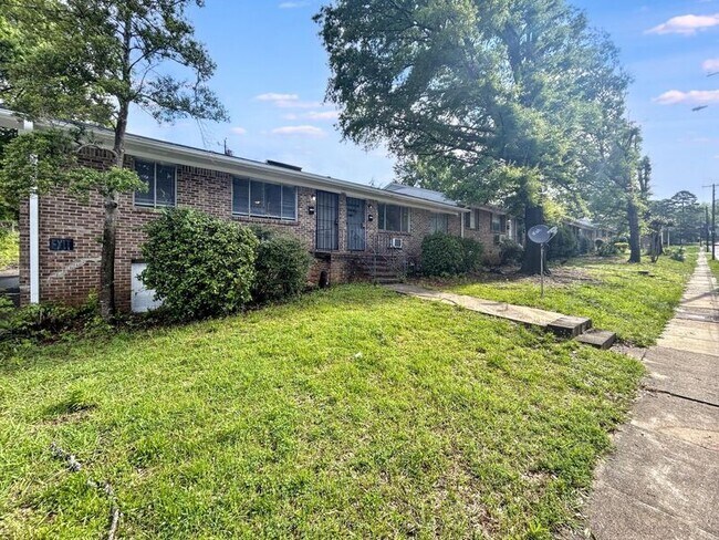 Building Photo - 7736 Rugby Ave