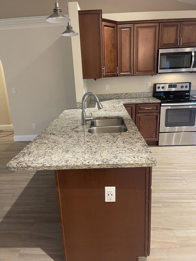 Building Photo - 1851 SW Inlander Ave