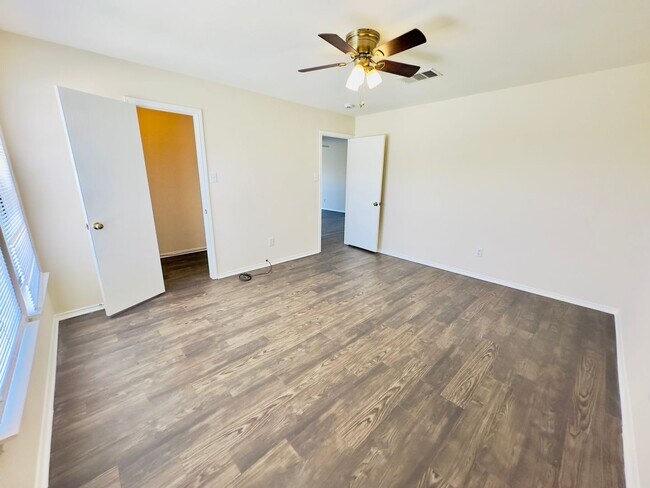 Building Photo - Spacious 4-Bedroom Home in Westwood – Lean...